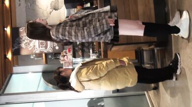 步行街一路跟踪抄底多位极品高颜值时尚小姐姐 (6)